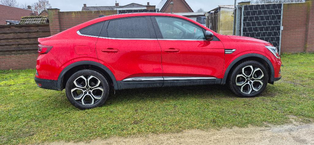 renault arkana benzine 140 pk bj 2023 aub adv lezen, 4 cilinders, Leder en Stof, 5 zetels, 5 deurs