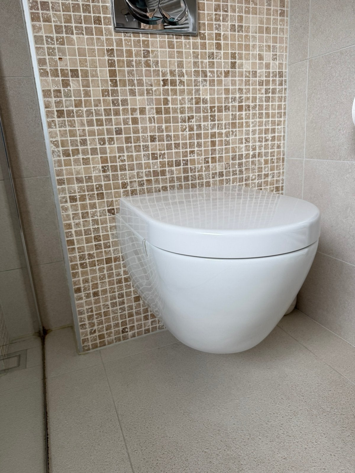 Hangtoilet Villeroy & Boch en drukknop Geberit, Maison & Meubles, Salle de bain | Salle de bain complète, Enlèvement, Comme neuf