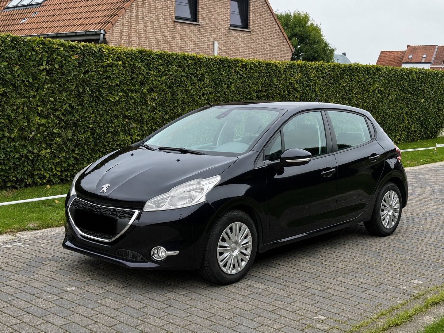 Peugeot 208 1.2 benzine 2015 met keuring 2j geldig, Auto's, Euro 5, Stof, Zwart, Bluetooth