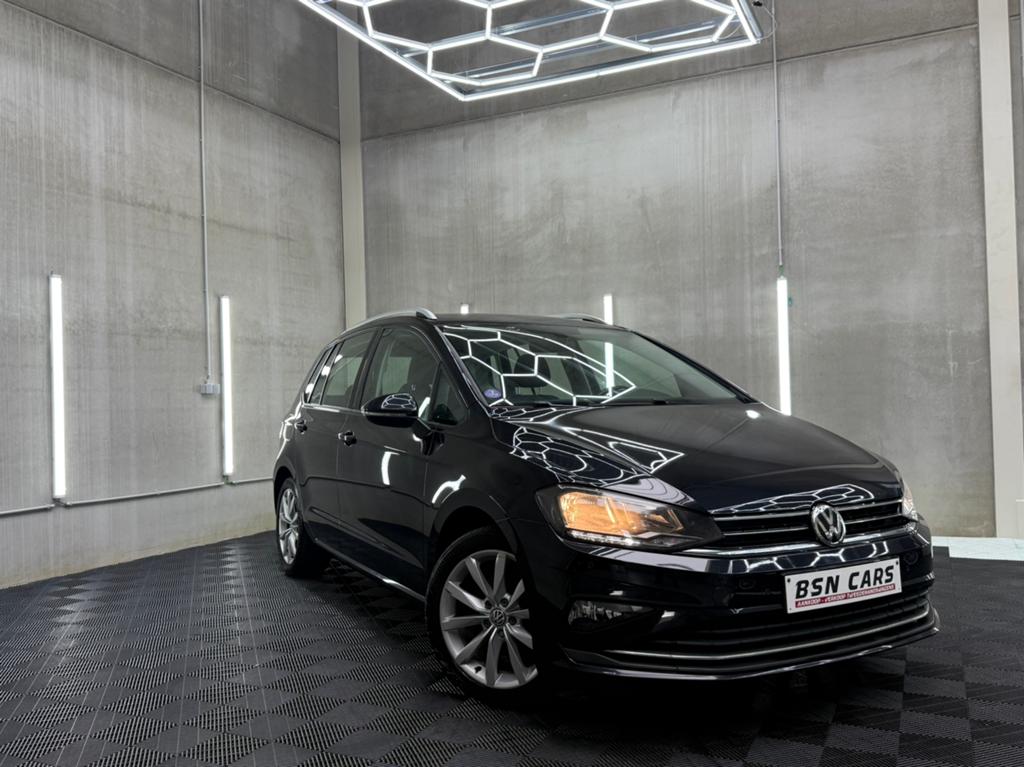 VW GOLF 7 SPORTSVAN/AUTOMAAT/CAMERA/ACC/CARPLAY/TREKHK/GRNTI, Auto's, Volkswagen, Bedrijf, Te koop, Golf Sportsvan, ABS, Benzine