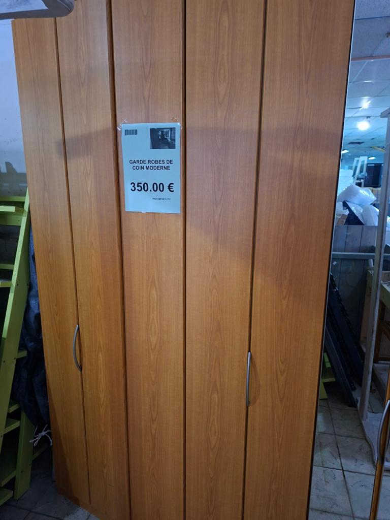 Penderie avec un large espace de rangement, Enlèvement, Comme neuf, 50 à 100 cm, 200 cm ou plus