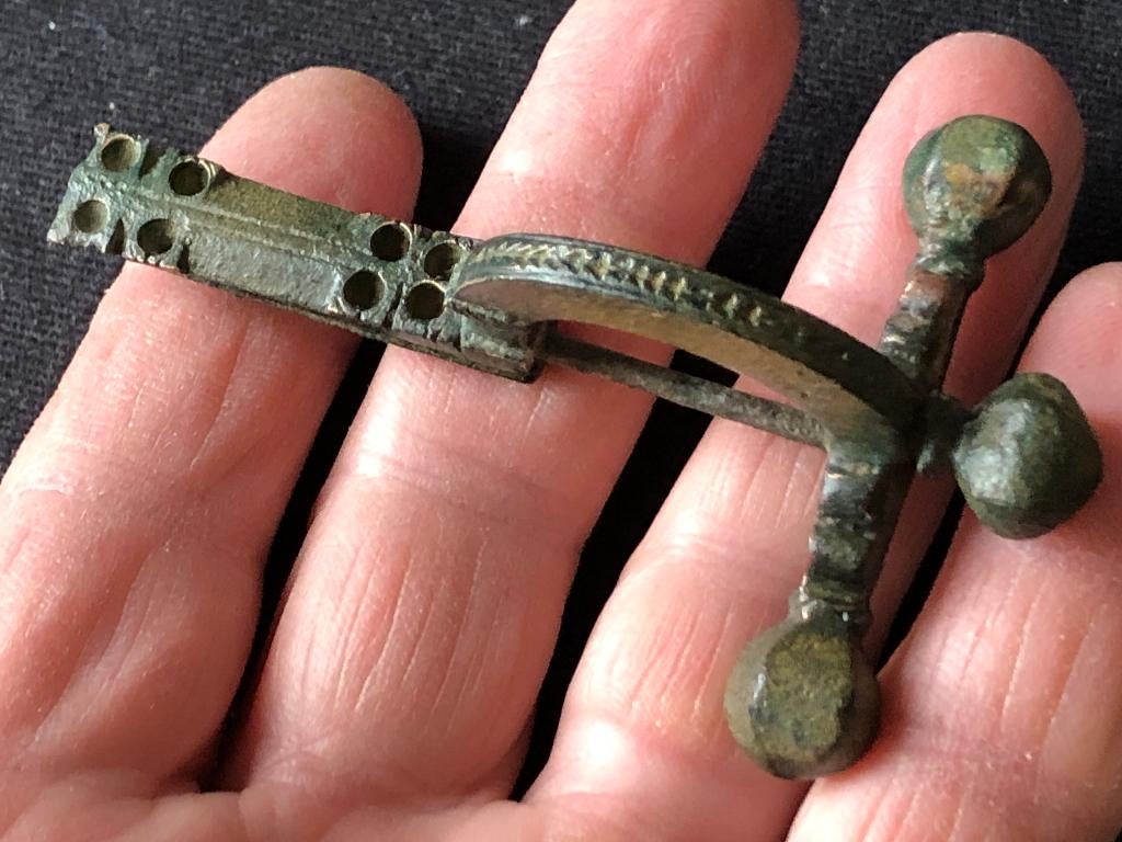 Bodemvondst Romeinse KRUISBOOG fibula SUPER conditie TOP !!!, Antiek en Kunst, Curiosa en Brocante, Ophalen of Verzenden