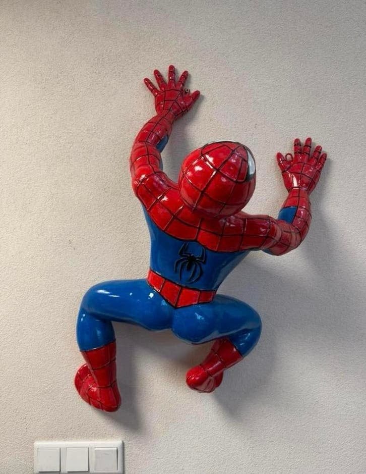 Spiderman Muurdecoratie - Klimmende Spiderman Beeld