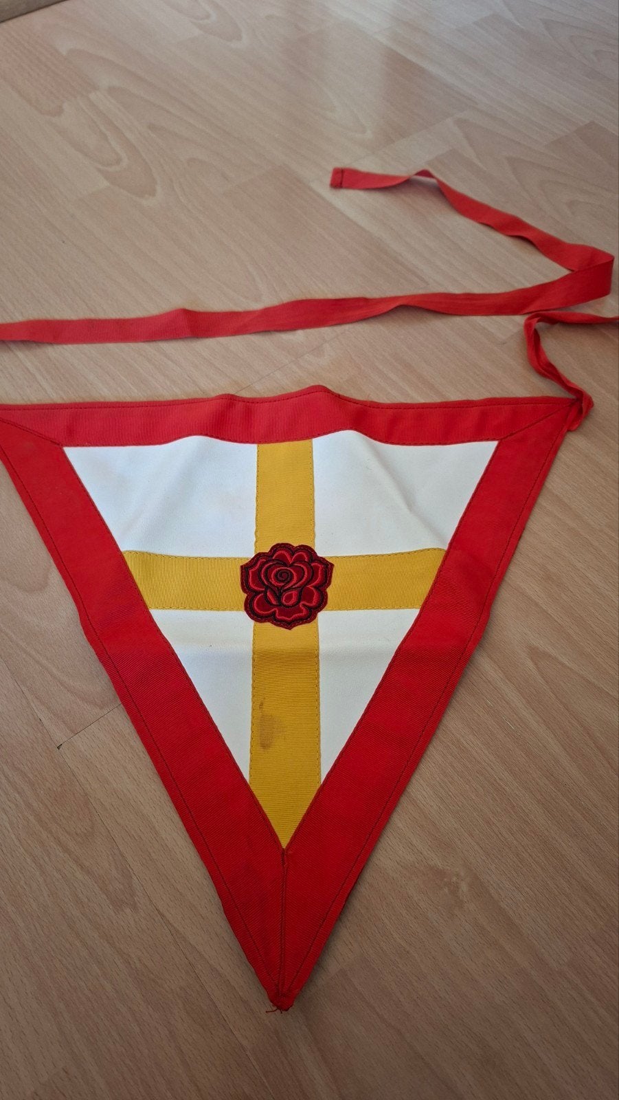 Vrijmetselaarsschort of -outfit
Komen en zoeken, Diversen, Vlaggen en Wimpels, Ophalen