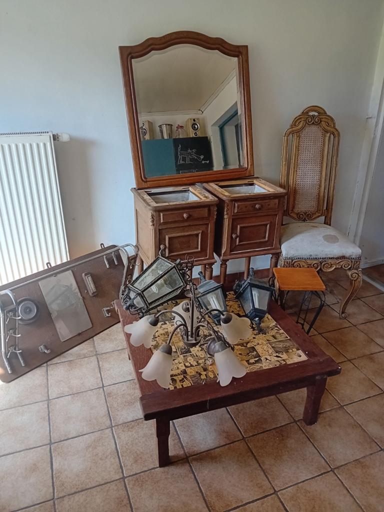 Lot de petit mobilier divers, Enlèvement