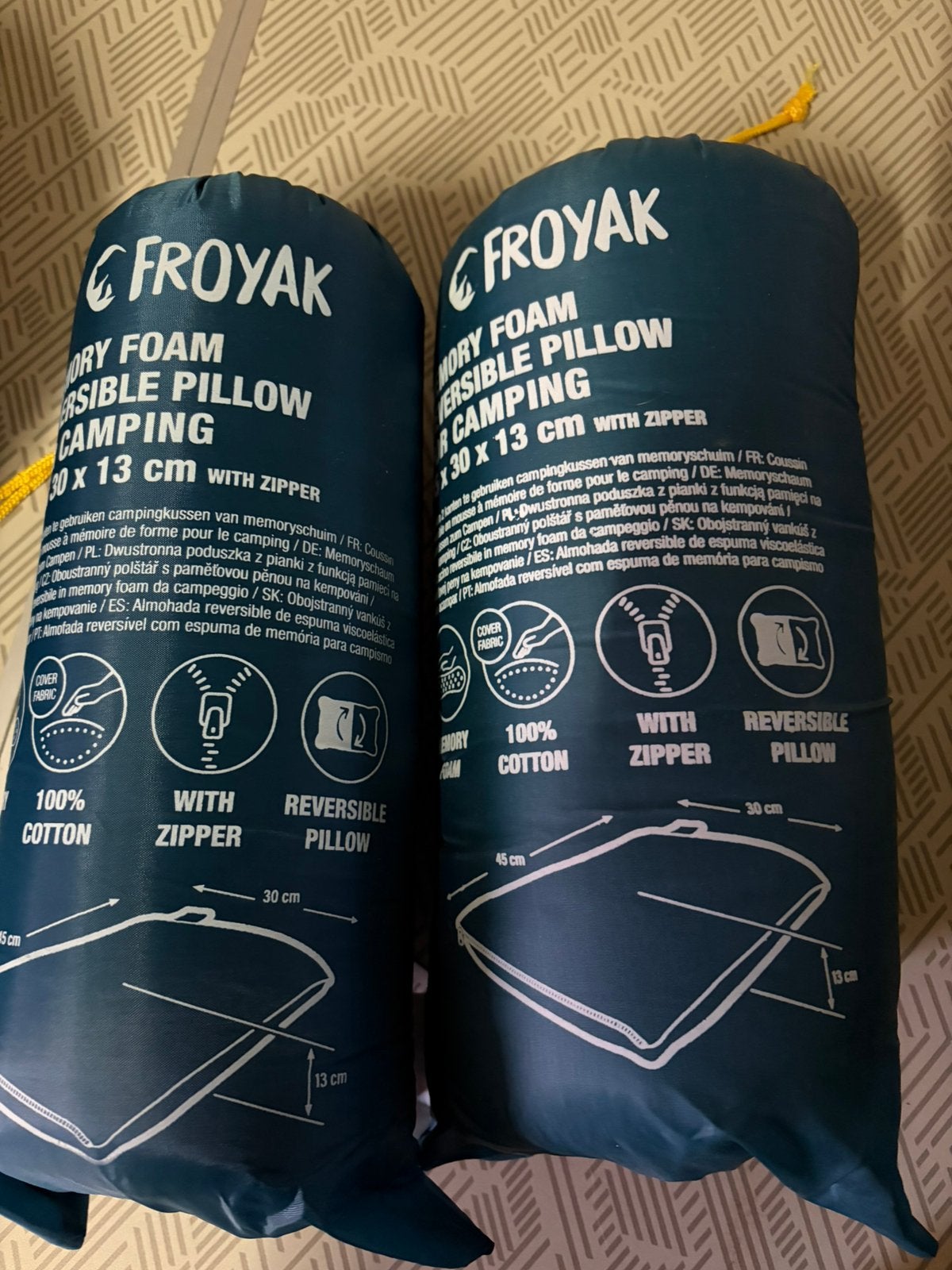 2 Froyak memory foam kampeerkussens, Ophalen, Zo goed als nieuw