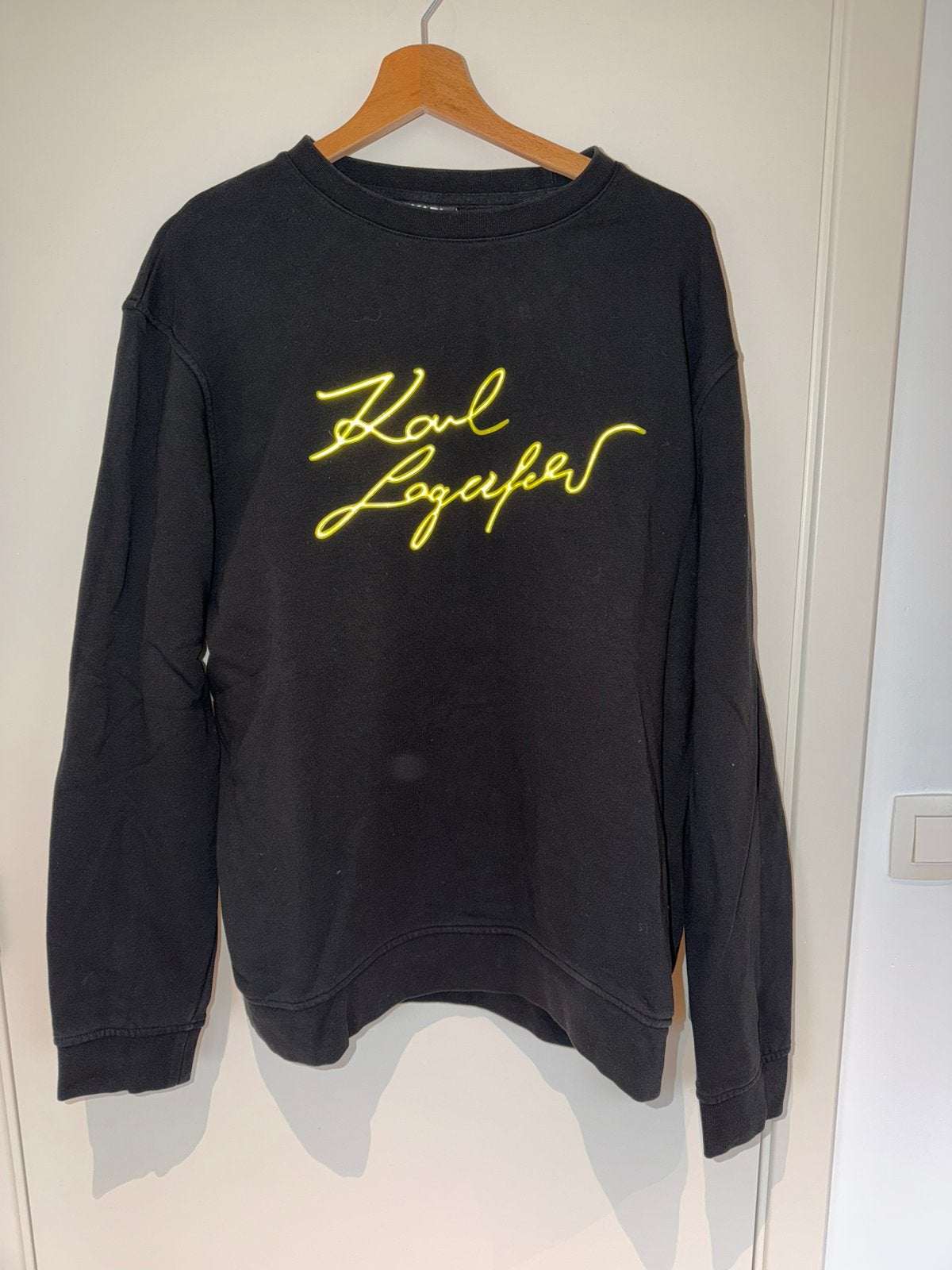 Pull Karl Lagerfeld, Enlèvement, Comme neuf