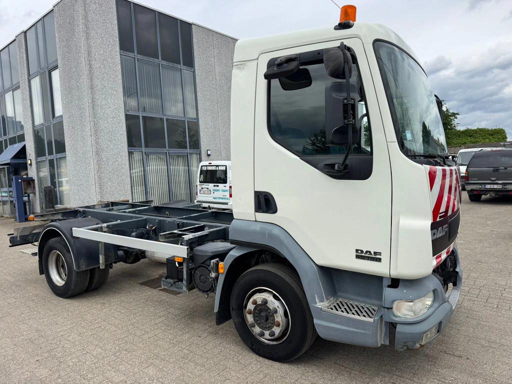 DAF LF 45 *BELGIAN TRUCK-FULL STEEL* (bj 2004), Auto's, Vrachtwagens, Achterwielaandrijving, 110 kW, Wit, Bedrijf