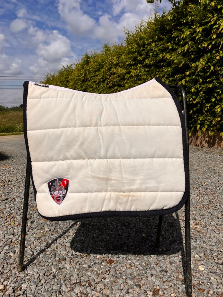 Housse Eskadron blanche — Taille complète, Animaux & Accessoires, Chevaux & Poneys | Couvertures & Couvre-reins, Utilisé, Tapis de dressage