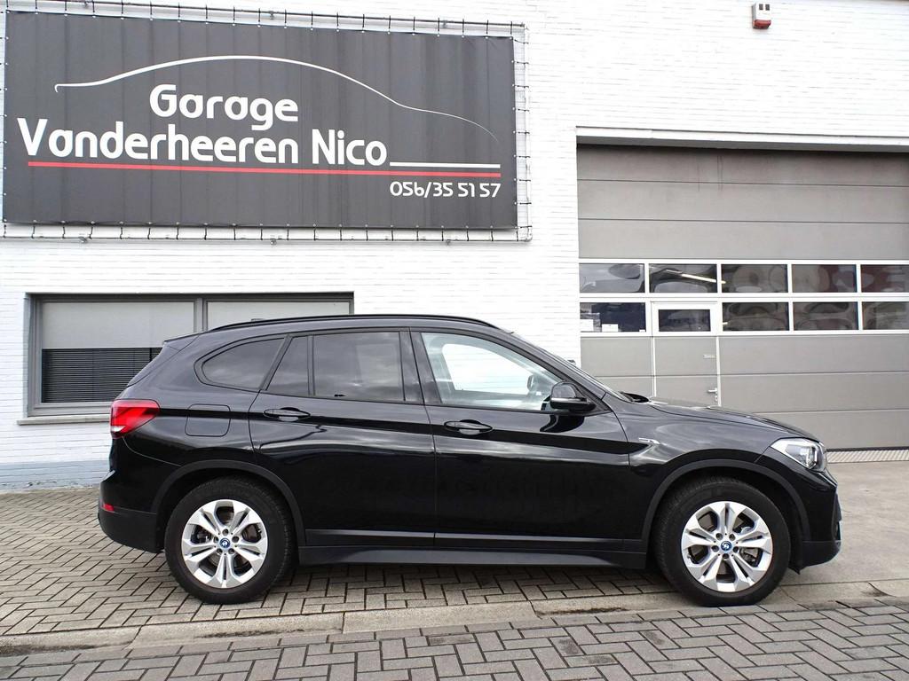 BMW X1 1.5iA PHEV xDrive25e CAMERA,NAVI,FULL LED,HEAD-UP,EL., Auto's, BMW, Skiluik, Gebruikt, Zwart, Leder
