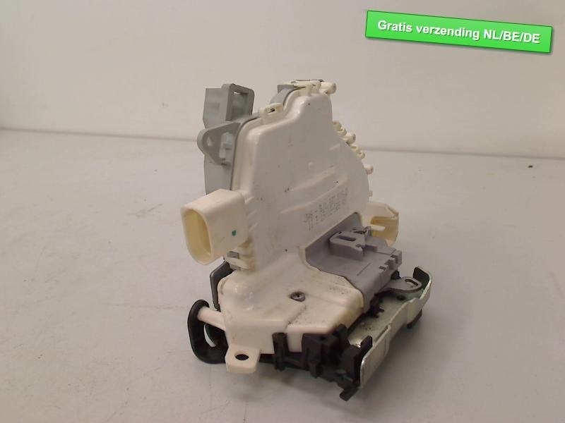 SERRURE DE PORTE AVANT GAUCHE Audi A4 (B8) (8J1837015D), Auto-Union-Straße  1,
85057  Ingolstadt, DE, Info@audi.de, Audi, Utilisé