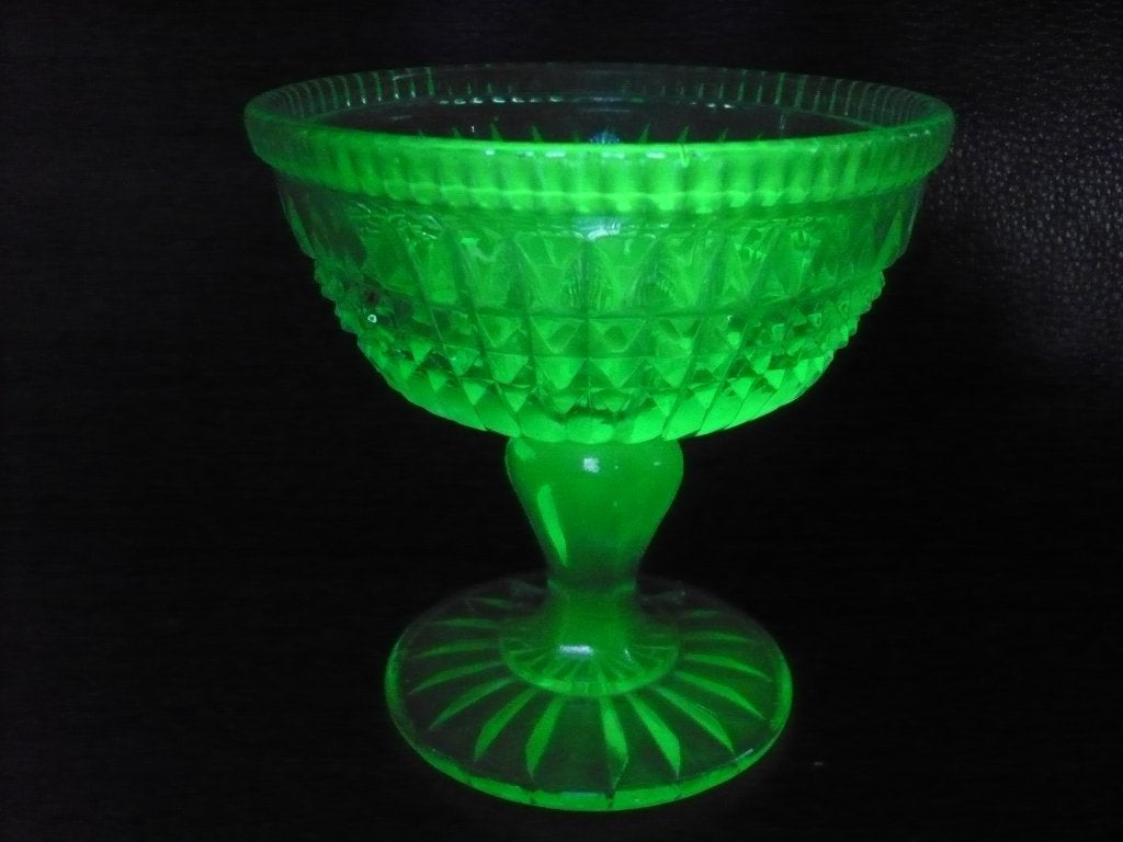 Art Deco uranium glas coupe / Sherbet Annagroen glas, Antiek en Kunst, Ophalen of Verzenden