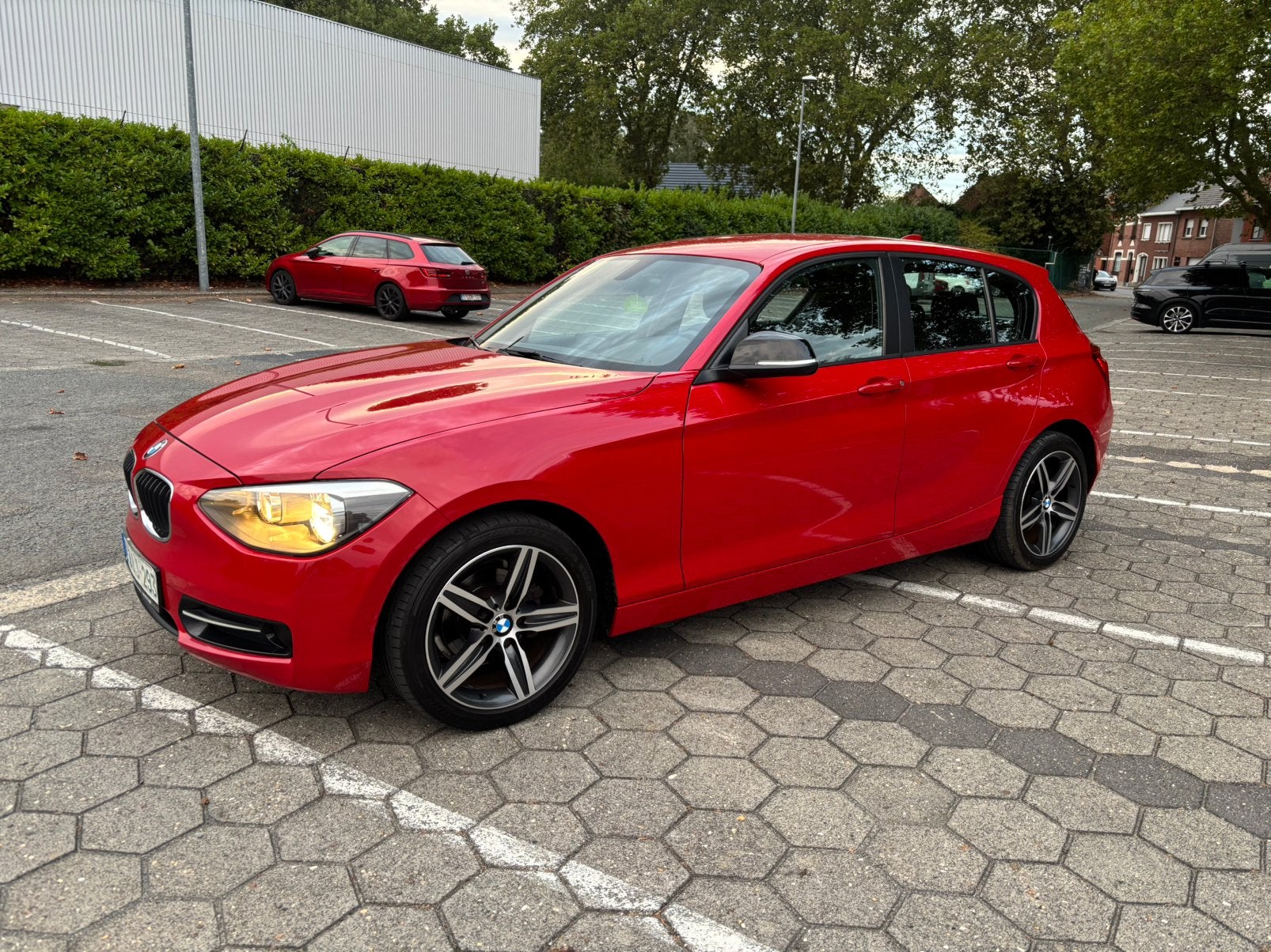 Prachtige BMW 118D AUTOMAAT 111000 km in nieuw staat ., Auto's, Automaat, Zwart, 4 cilinders, Navigatiesysteem