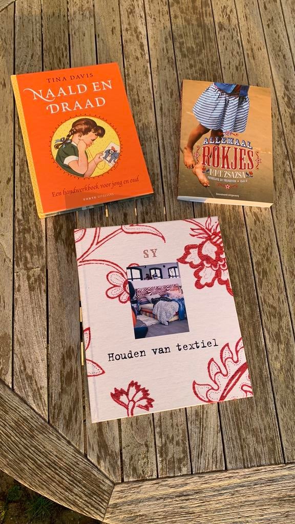 Drie handwerkboeken, Ophalen, Zo goed als nieuw
