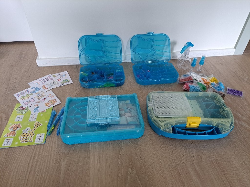 Set Aquabeads – koffers en navulling parelpakket, Overige thema's, Meerkleurig, Ophalen of Verzenden, Zo goed als nieuw