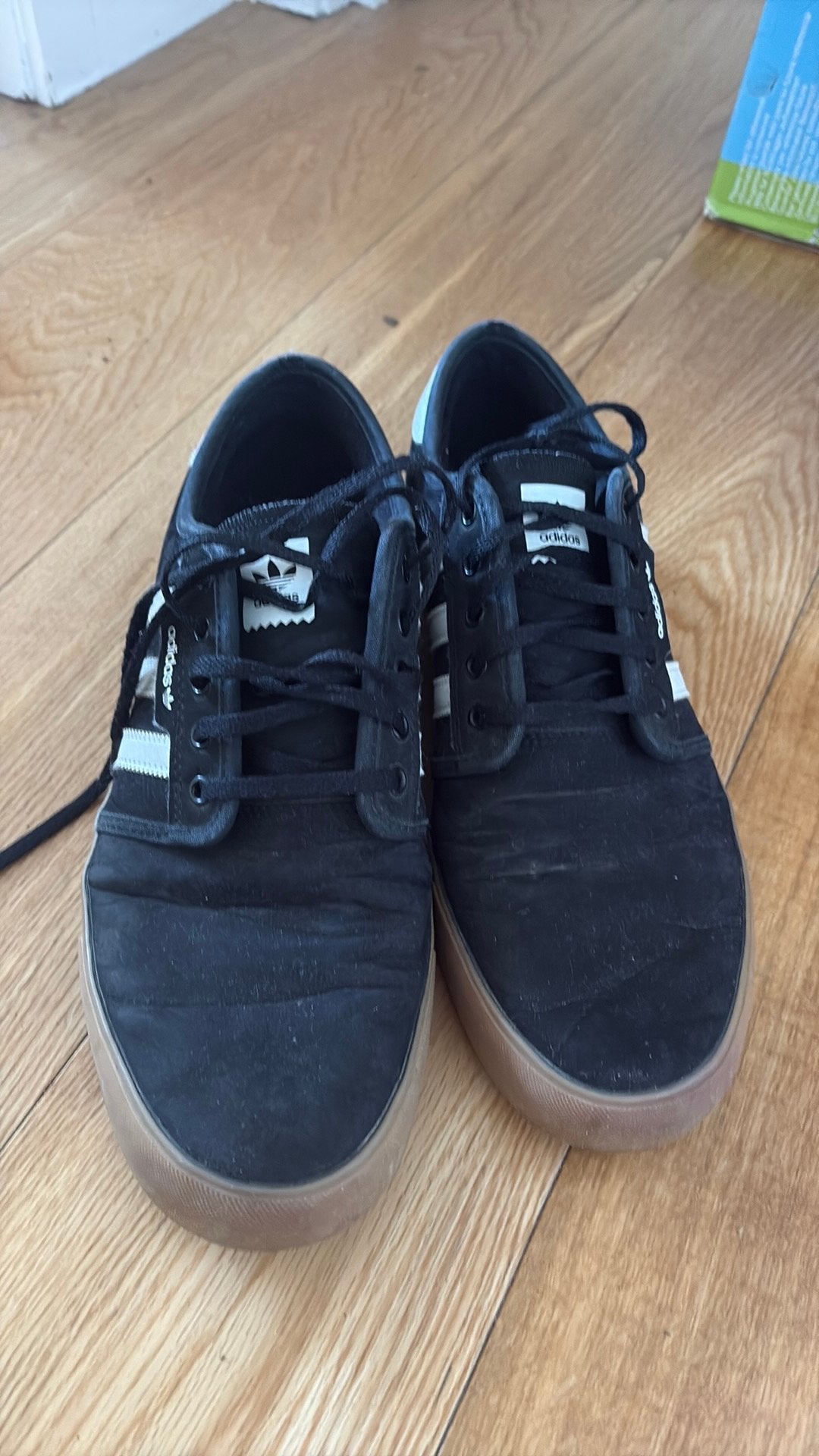 Adidas Seeley skateschoenen – zwart suède / gum zool – 46, Ophalen of Verzenden, Gedragen, Zwart