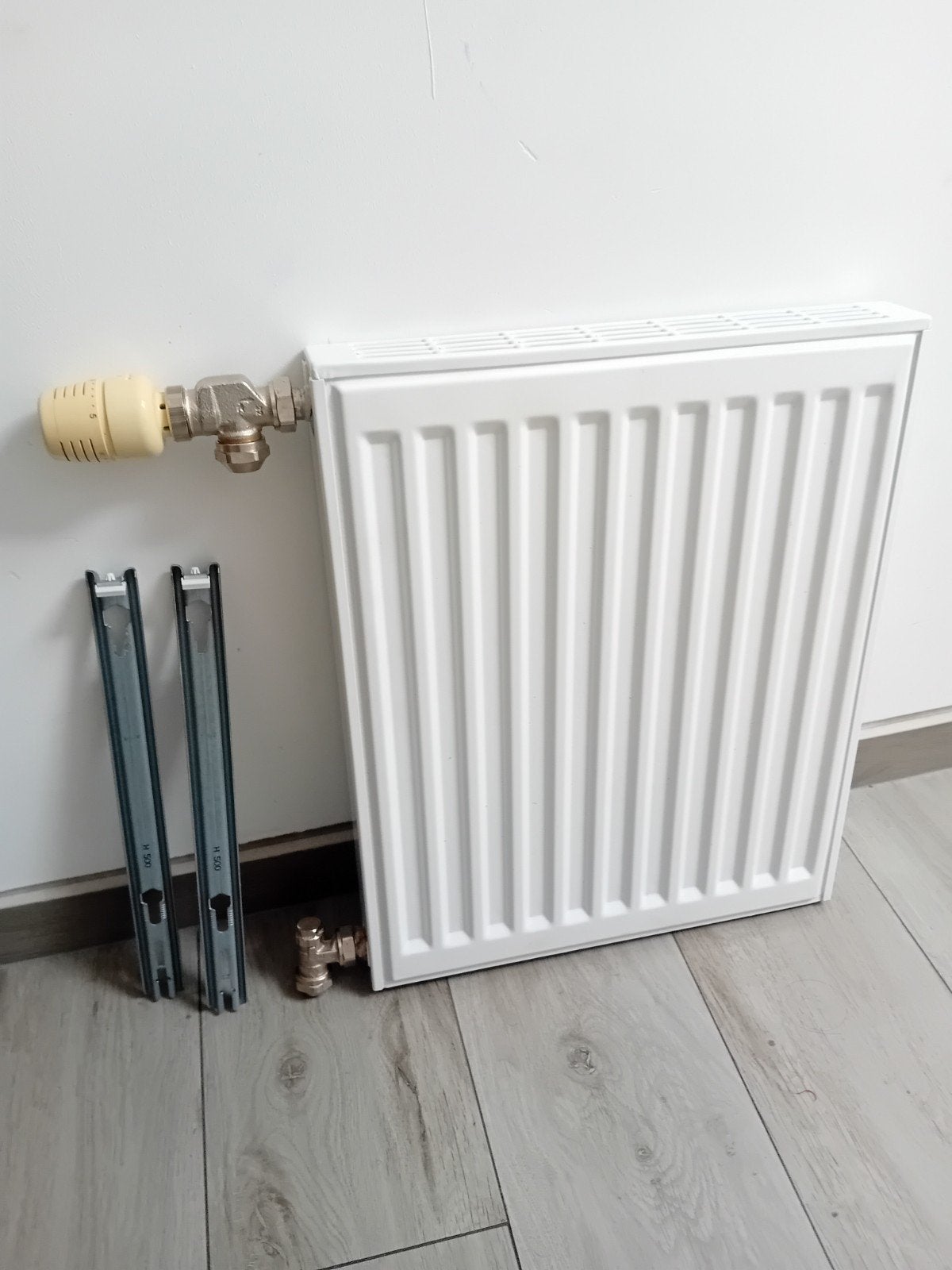 Te koop niewe radiator kleine, Doe-het-zelf en Bouw, Ophalen, 200 tot 500 watt, Radiator