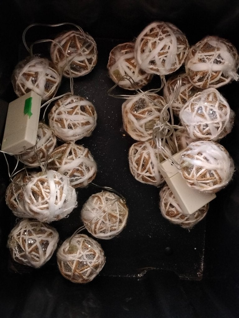 2 lichtslingers met elk 10 bollen, Ophalen of Verzenden, Zo goed als nieuw, Feestartikel
