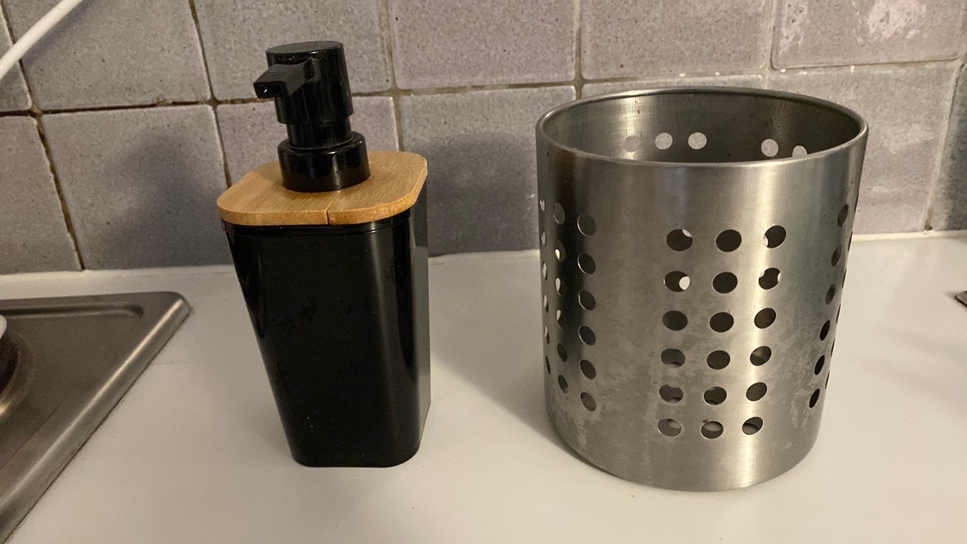 zeepdispenser en bakje voor keukenmateriaal, Huis en Inrichting, Ophalen, Metaal, Meerkleurig, Overige merken