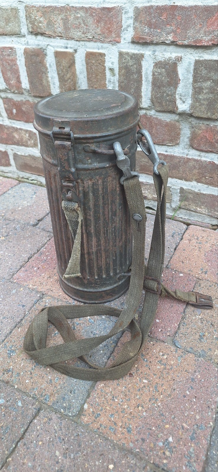 Masque Anti Gaz Allemand, Enlèvement