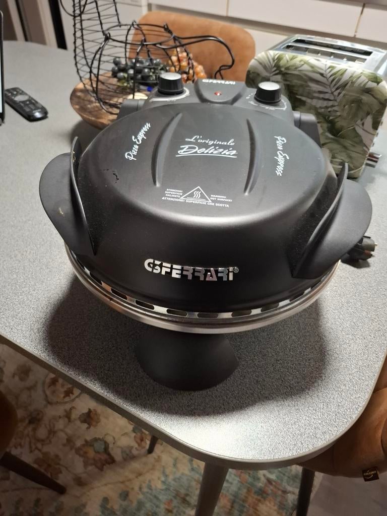 Pizza bakker op steen merk G5Ferarri..., Ophalen