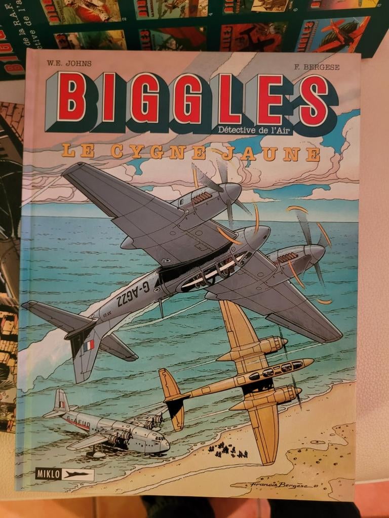 Biggles. 17 bandes dessinées.