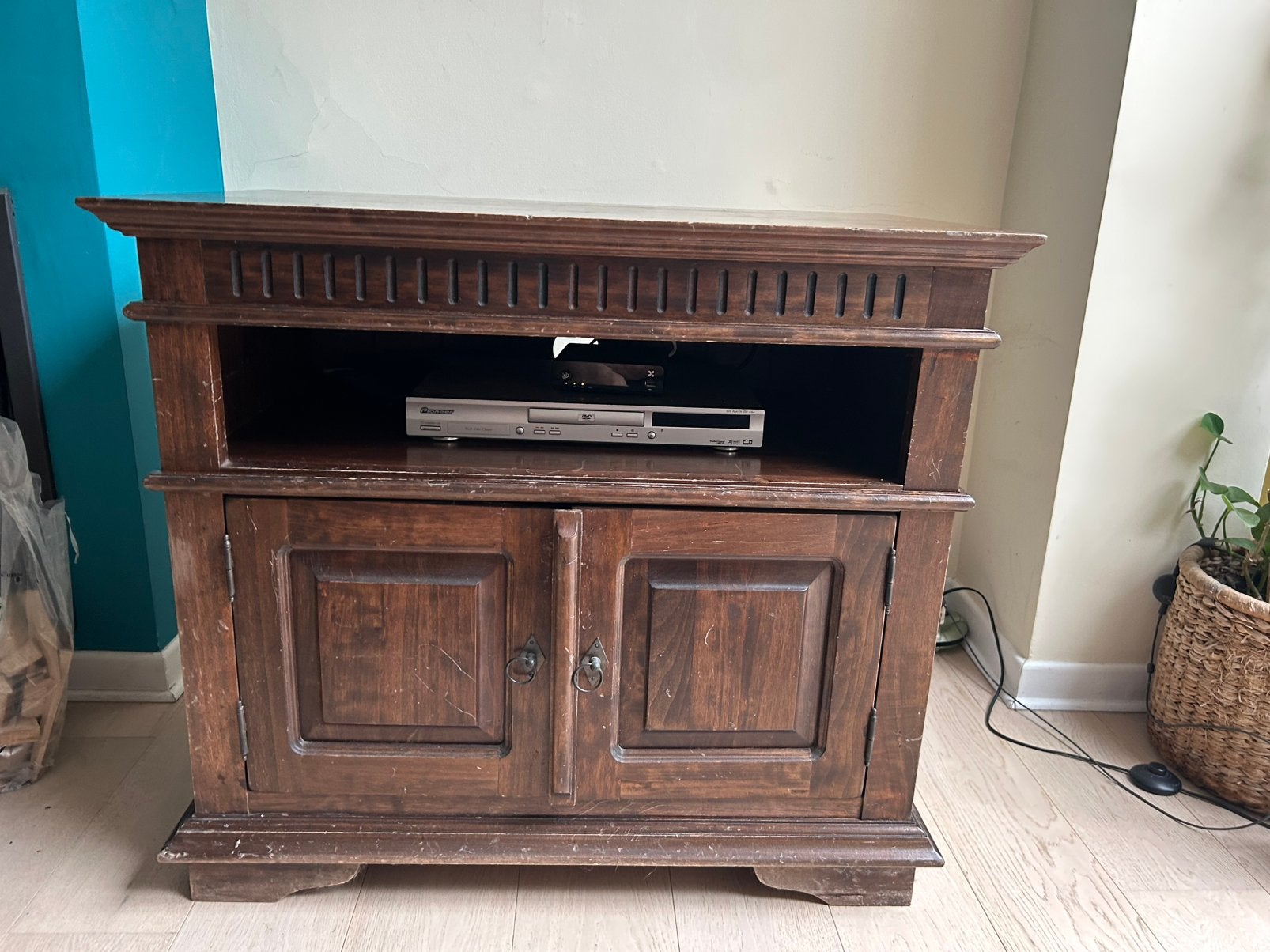 Tv-meubel van massief hout, Huis en Inrichting, Ophalen, Gebruikt, Exotique