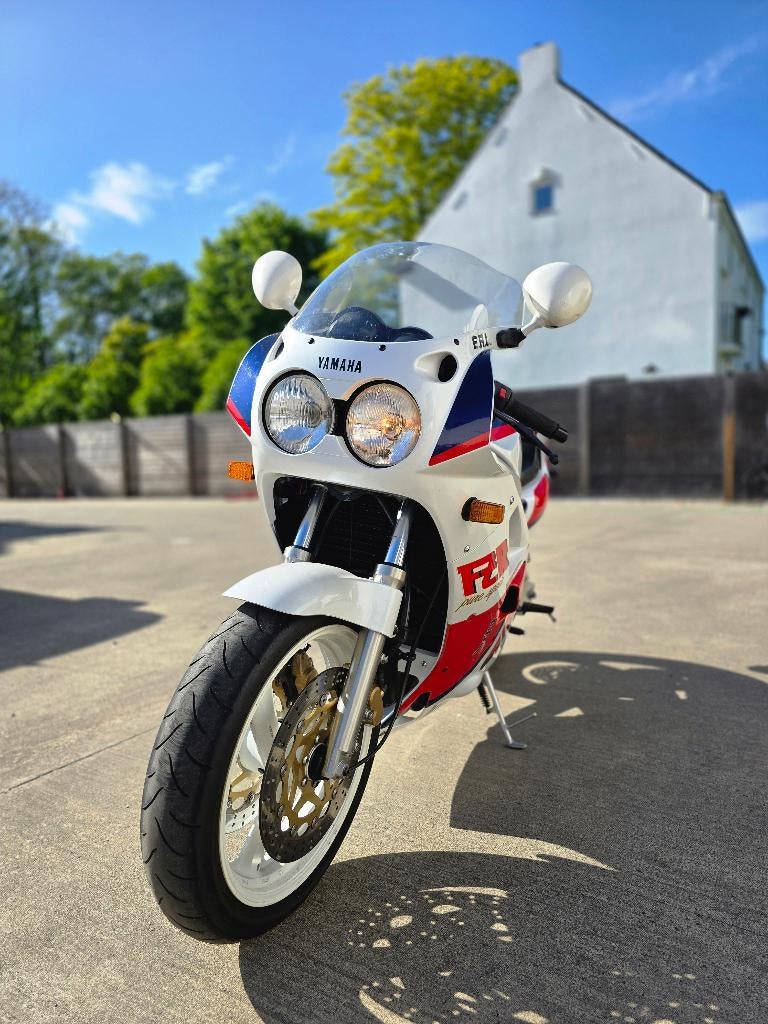 Yamaha FZR1000 collector's staat