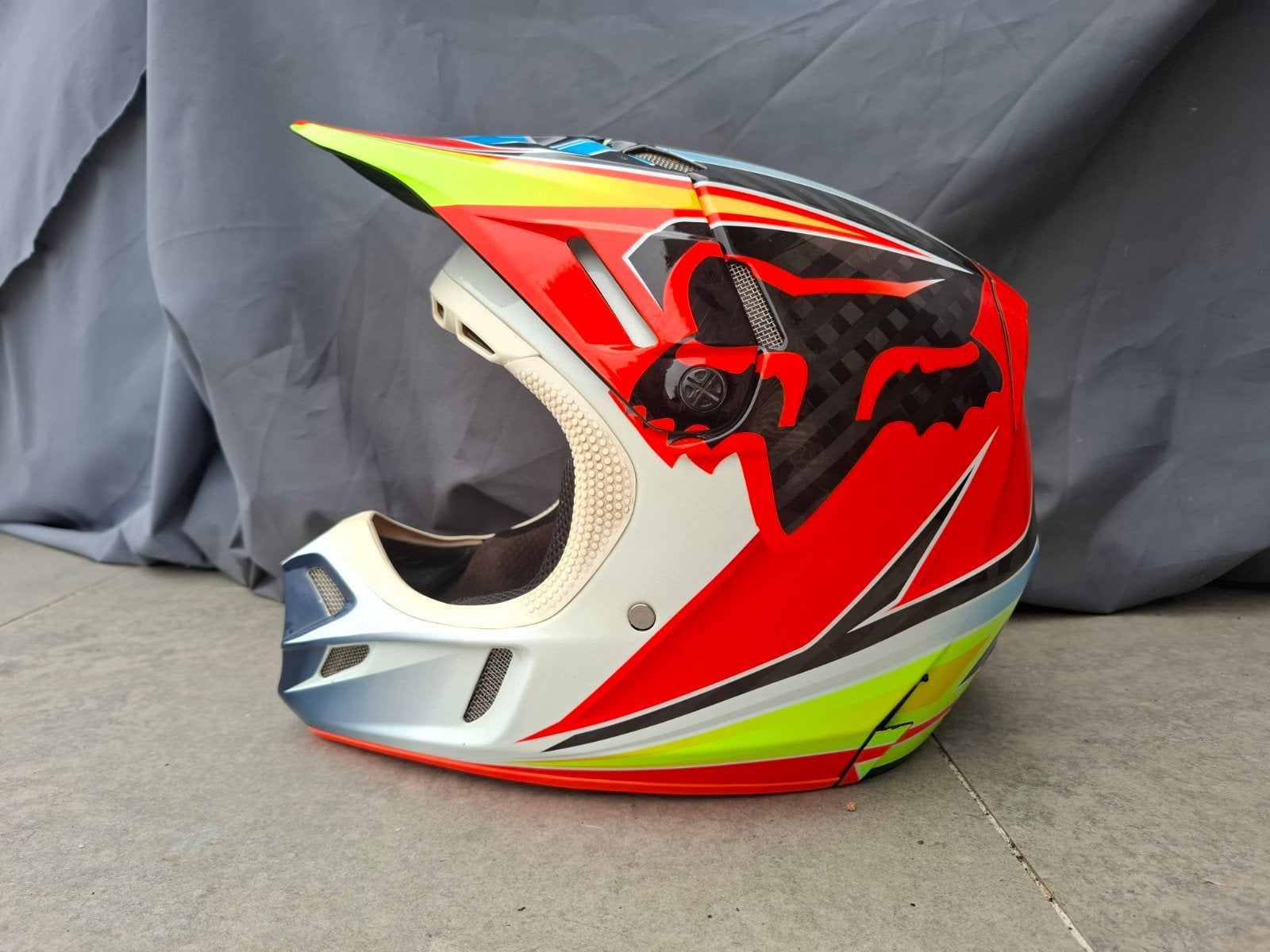 Fox V4 carbon helm, Ophalen, M