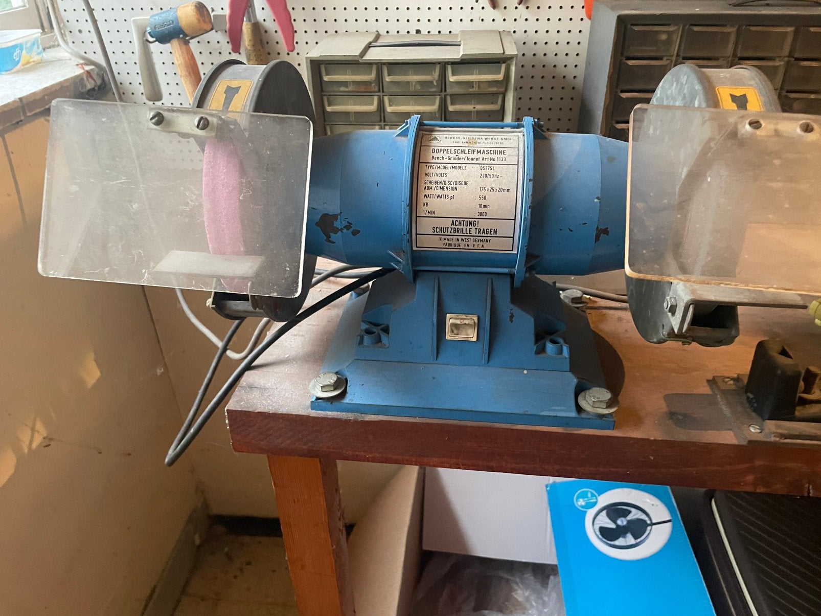 Professionele slijpmolen, Doe-het-zelf en Bouw, Ophalen, Gebruikt, Minder dan 700 watt, Werkbankslijpmachine