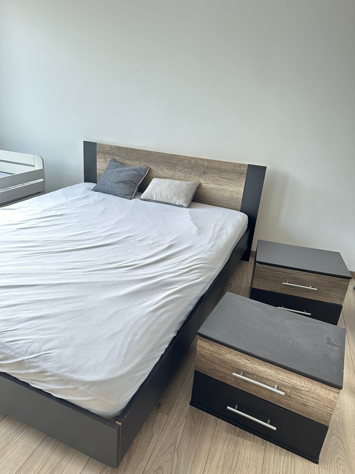 lit complet avec sommier, matelas et 2 chevets., Enlèvement, Utilisé, Deux personnes