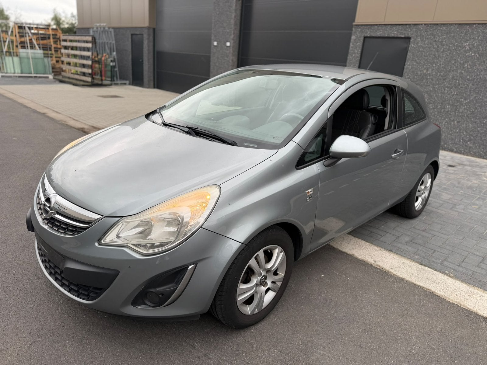 Opel corsa - 1.2 benzine - 2013 - 168.000 km - airco!, Auto's, Leder, Bedrijf, Handgeschakeld, Radio