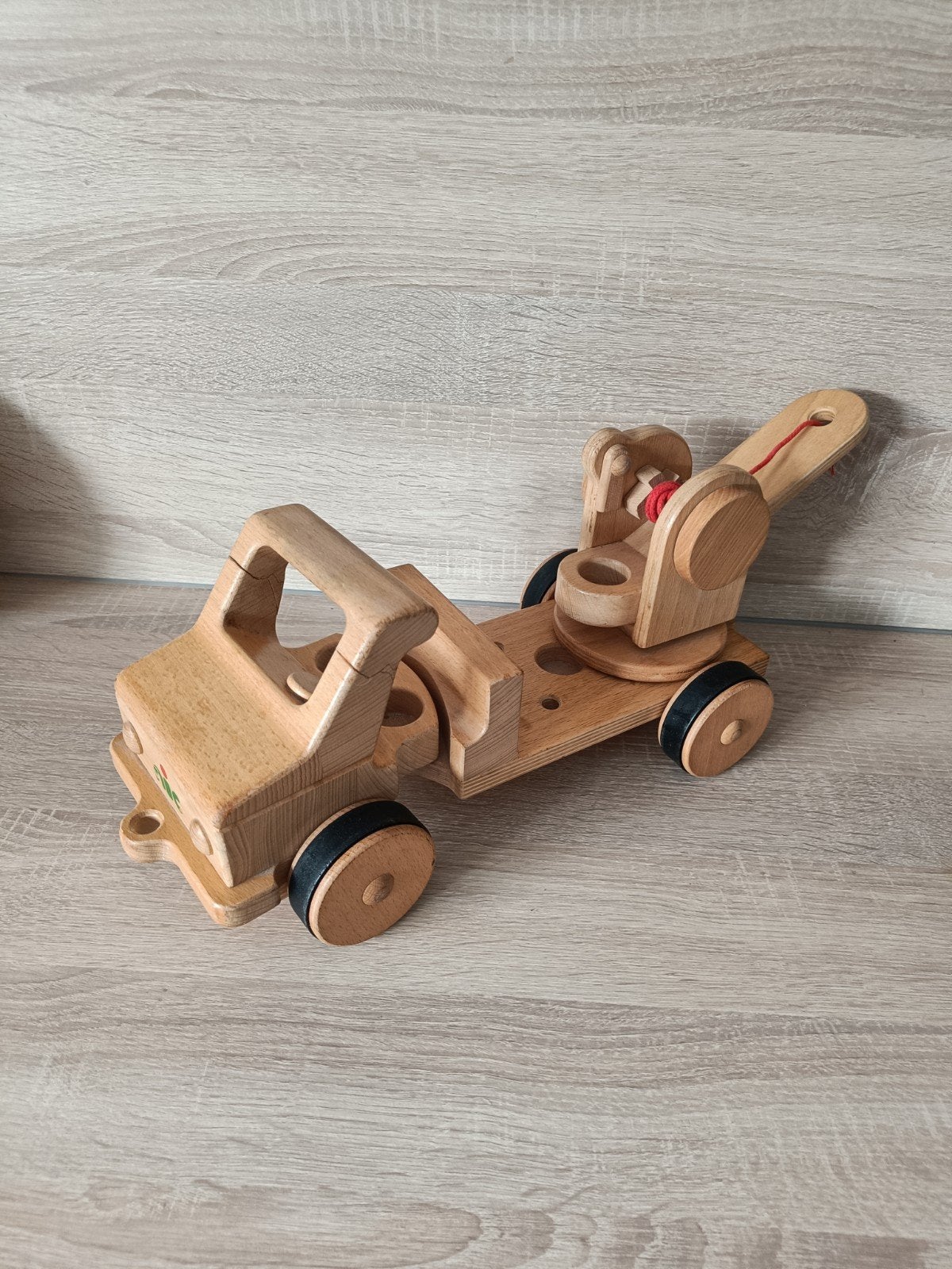 houten vrachtwagen met takel en zitbankjes, merk Nic, Ophalen