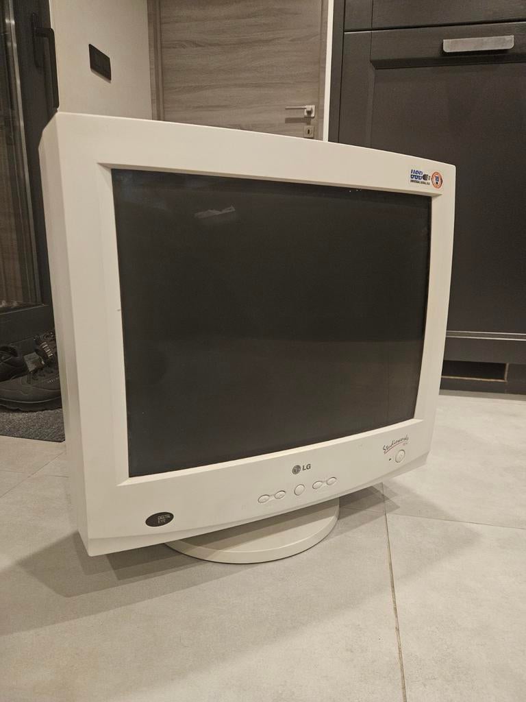 LG Studioworks 221U 21" CRT Monitor 115kHz 200Hz, Computers en Software, Monitoren, Ophalen, Minder dan 1 ms, Zo goed als nieuw
