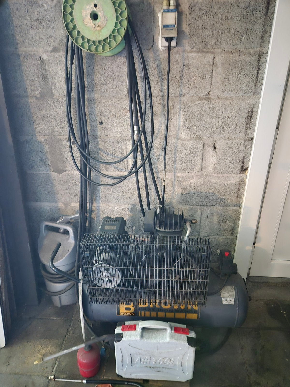 Brown, Doe-het-zelf en Bouw, Ophalen