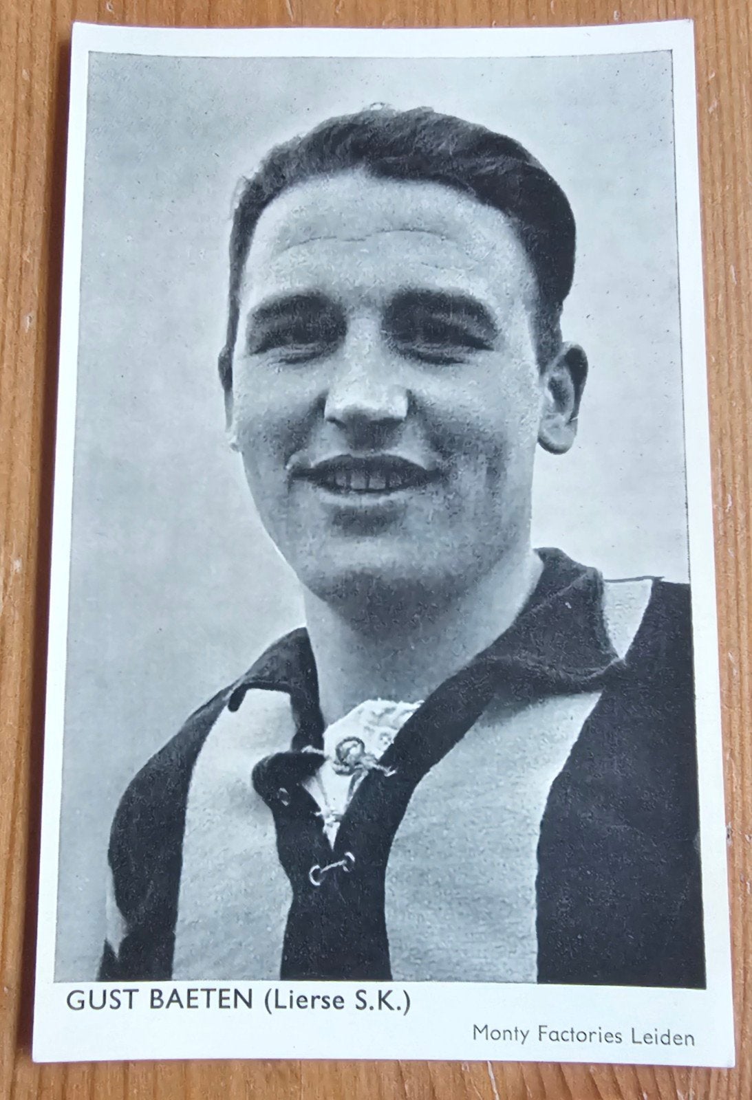 1955 Monty Factories Leiden Gust Baeten Lierse SK Voetbal!, Ophalen of Verzenden, Zo goed als nieuw, Plaatje