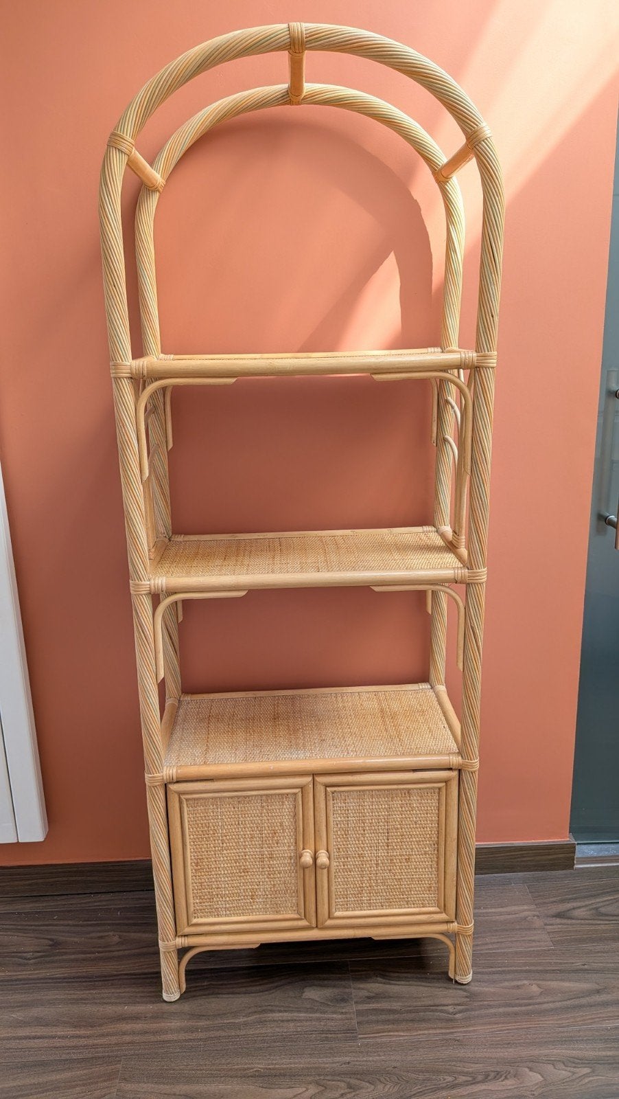 Belle étagère/armoire vintage en rotin en très bon état !, Maison & Meubles, Armoires | Bibliothèques, Enlèvement