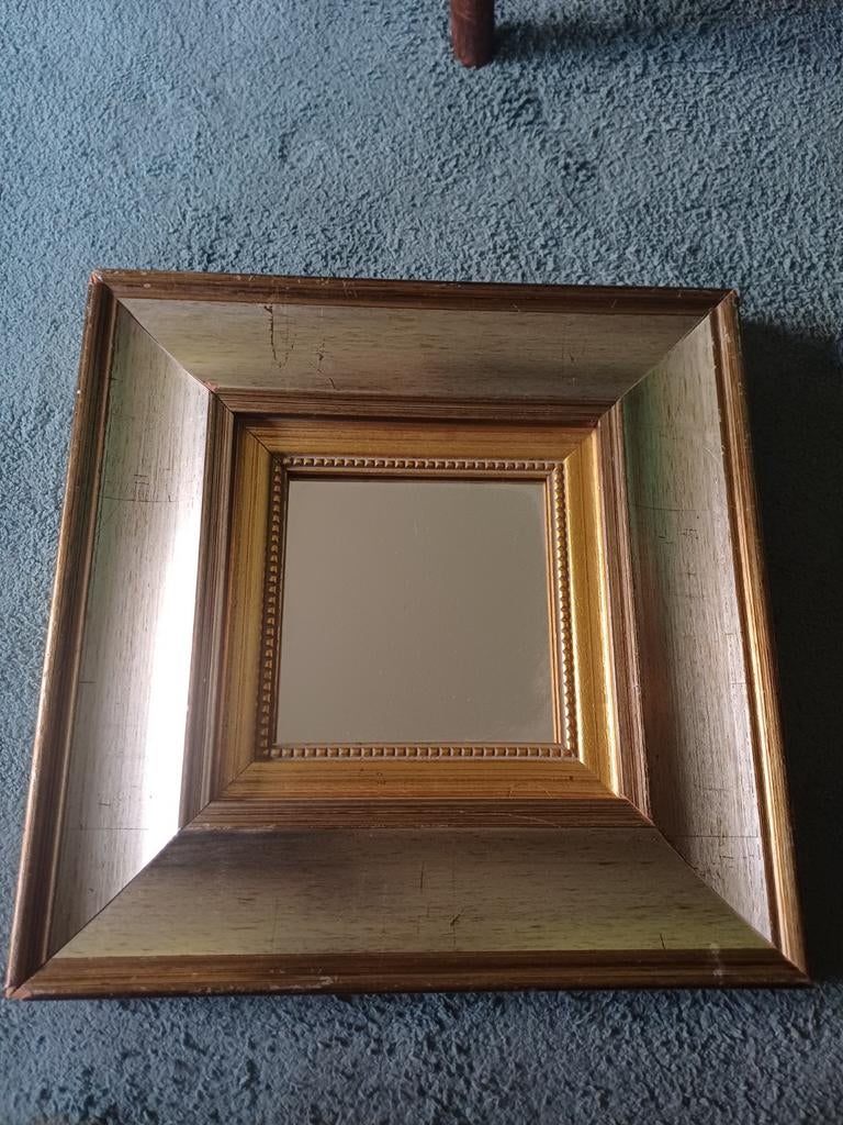 Joli miroir doré argenté, Hout