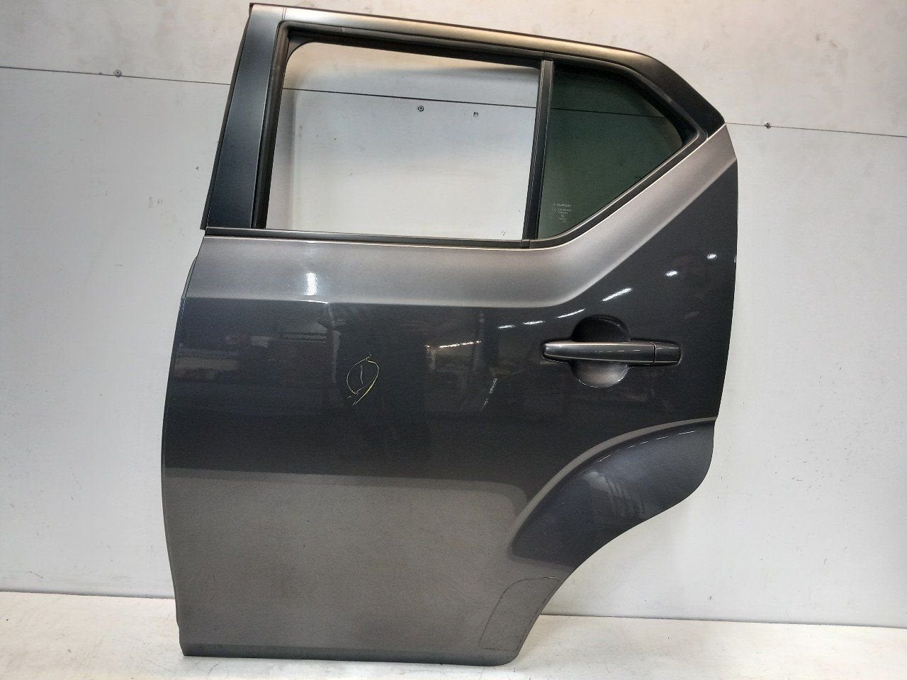 Portier links achter Suzuki Ignis, Onderdelen@venauto.nl, Van der Ven Autorecycling B.V., Gebruikt, Ettenseweg 76, 4706 PB Roosendaal, The Netherlands