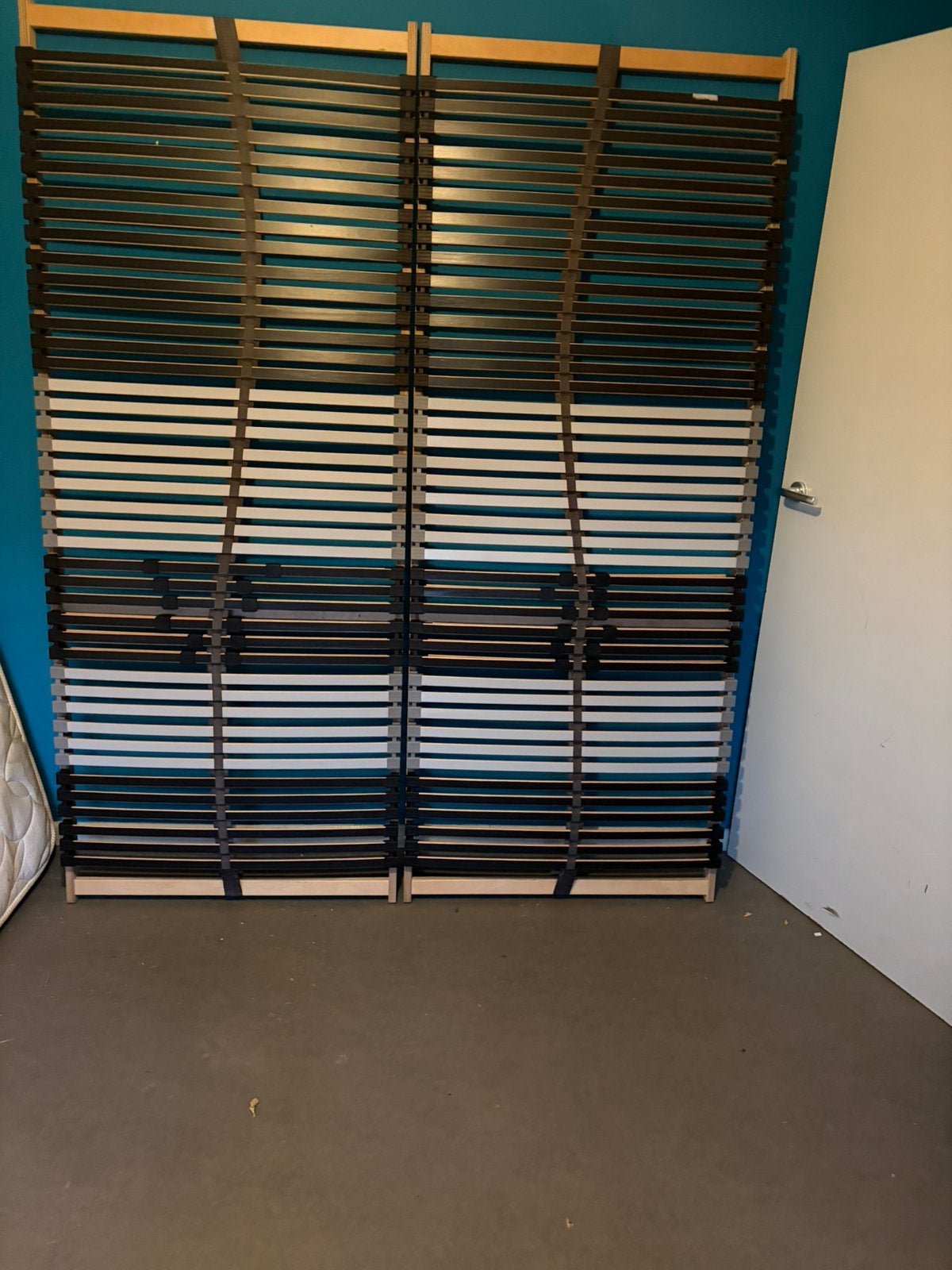 Te koop 2 lattenbodems, Ophalen, Zo goed als nieuw