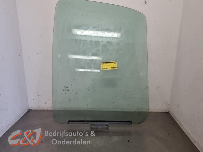 Vitre portière 2portes droite d'un Iveco Daily, Autos : Pièces & Accessoires, -, 3 mois de garantie, Utilisé, Autres marques automobiles