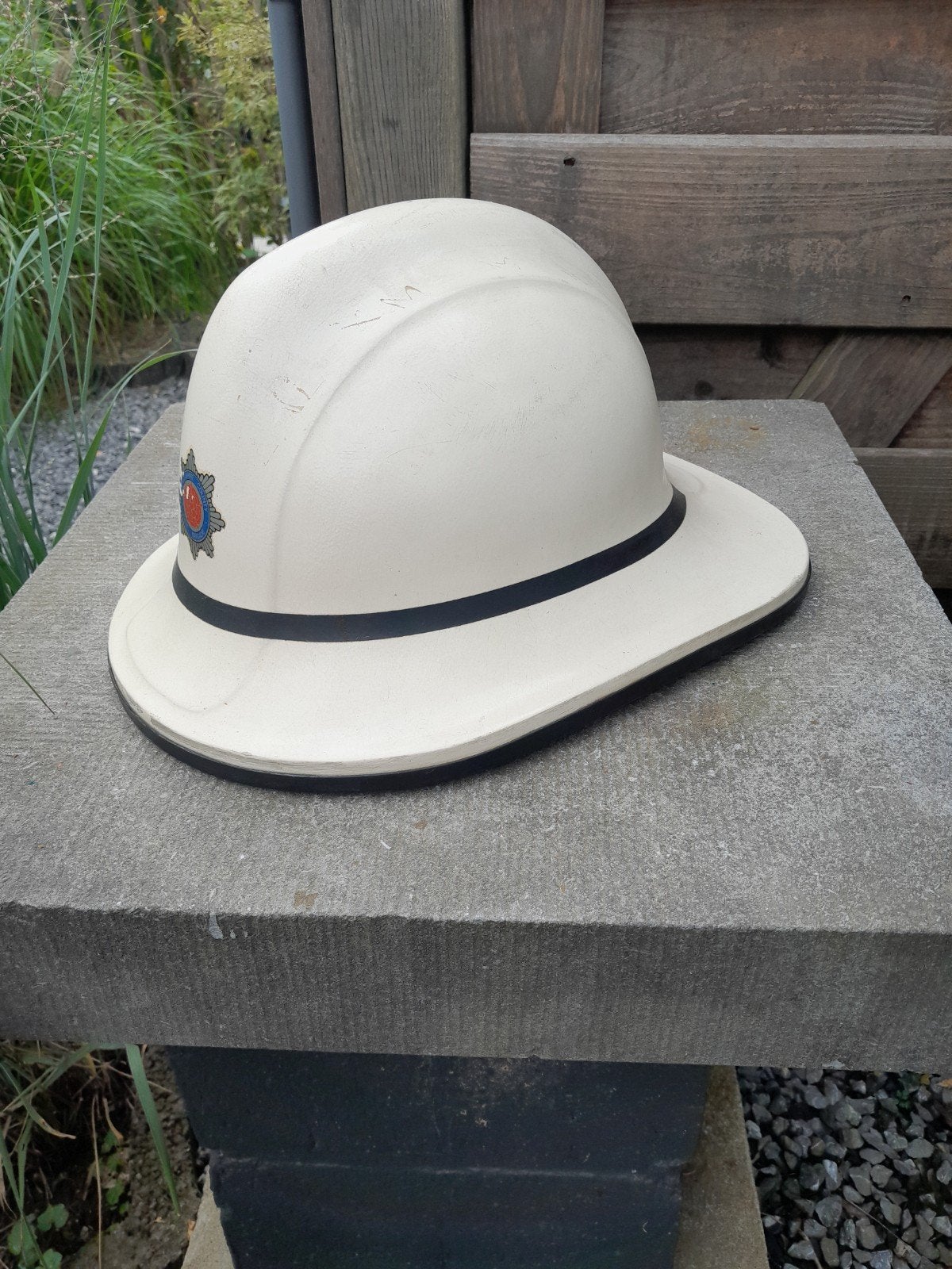 Casques Pompiers 1 Anglais 1 Belge 1970-1980, 1 Allemand, Enlèvement