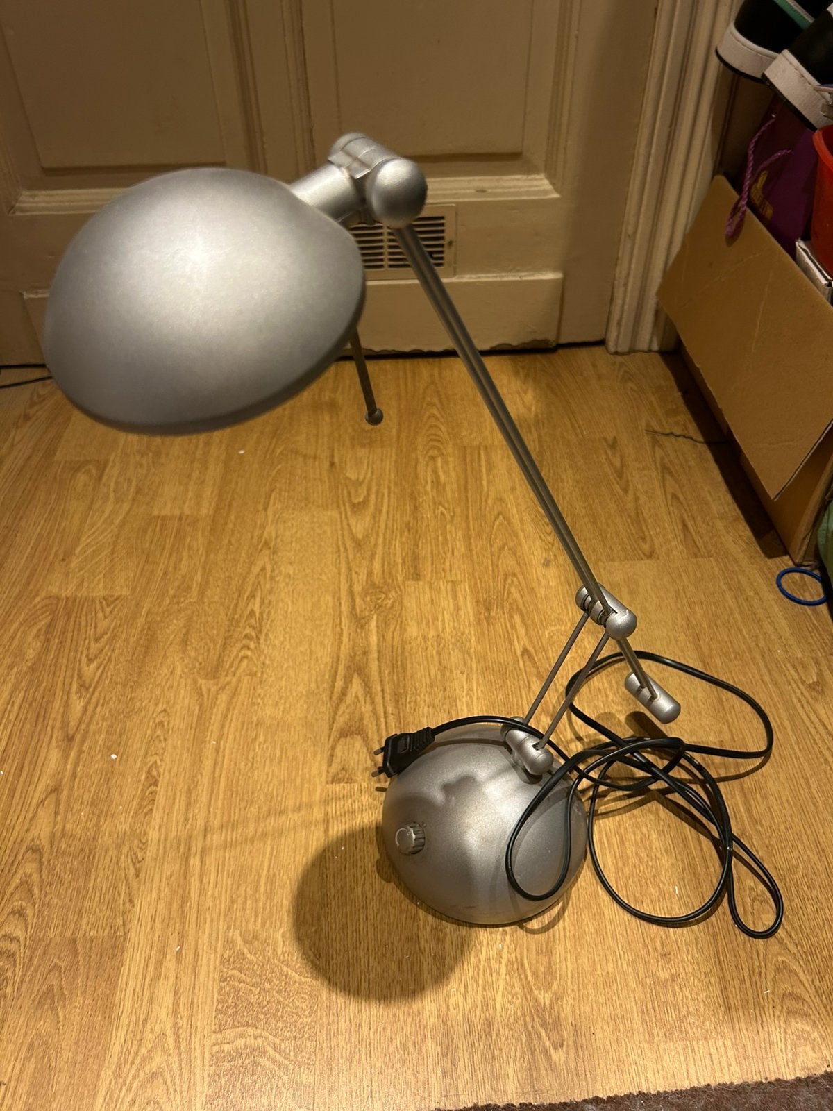 Lampe de bureau réglable moderne, Autres culots, Enlèvement ou Envoi, Source lumineuse incluse, Argenté