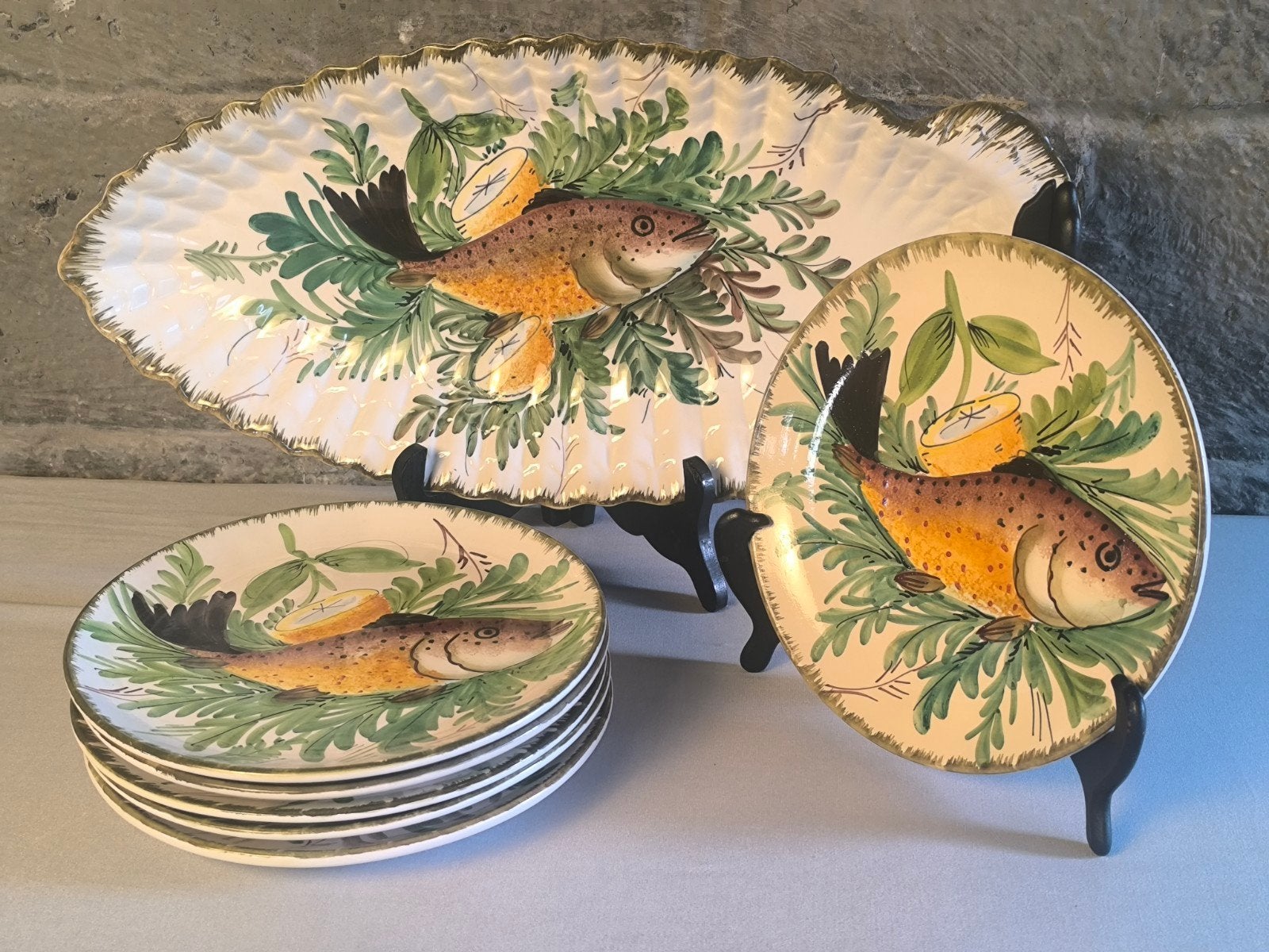 Handbeschilderde Italiaanse  majolica vis‑serviesset 60-70., Ophalen
