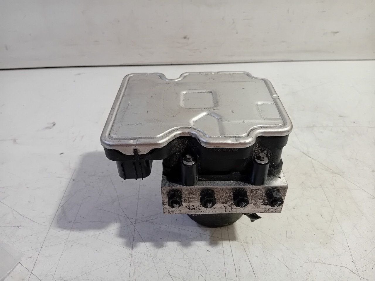 Abs pomp Toyota Yaris, Onderdelen@venauto.nl, Van der Ven Autorecycling B.V., Gebruikt, Ettenseweg 76, 4706 PB Roosendaal, The Netherlands