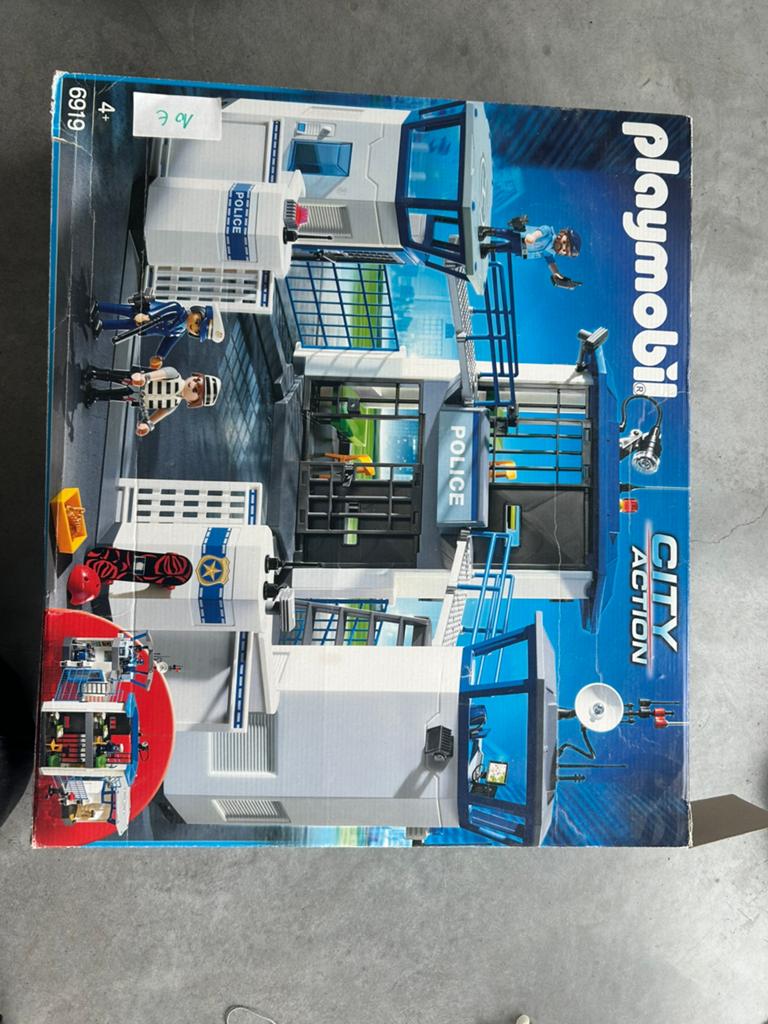 Playmobil Politie kazerne (city action), Ophalen, Zo goed als nieuw