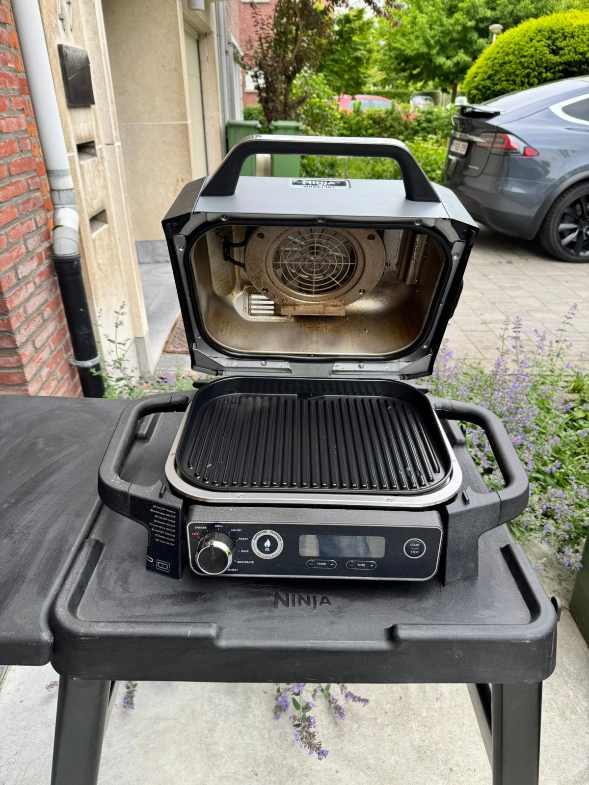 Ninja woodfire met opklapbare tafel, Jardin & Terrasse, Barbecues électriques, Enlèvement, Comme neuf