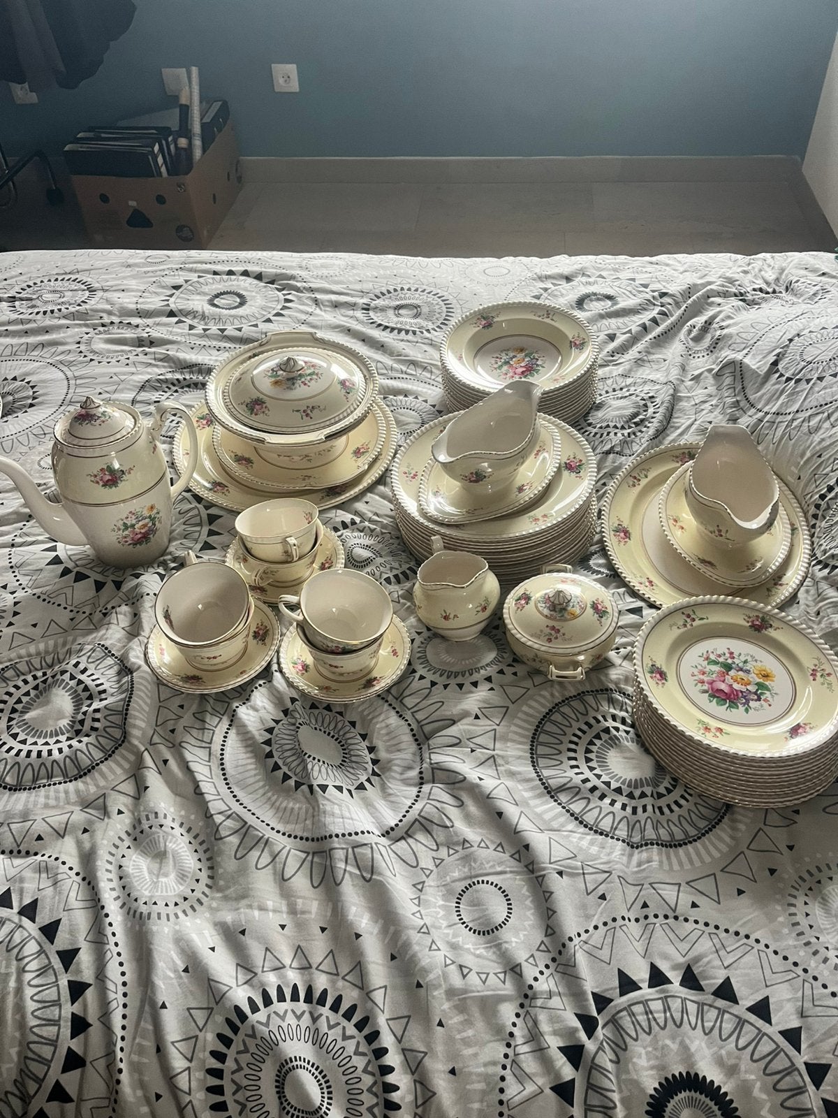 Magnifique Service de Table et à Café Vintage en Céramique –, Enlèvement