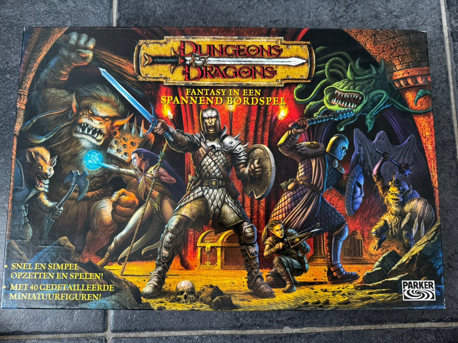 Dungeons & Dragons (Boardgame Parker) 2002, Hobby en Vrije tijd, Vijf spelers of meer, Ophalen of Verzenden, Zo goed als nieuw