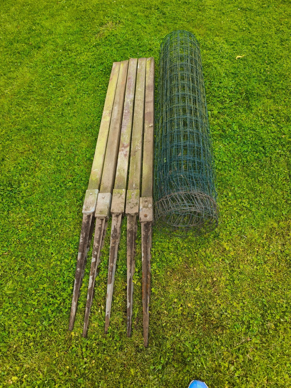 Clôture grillagée 12m + 5 piquets bois + piquets métal 50cm, Enlèvement, Bois